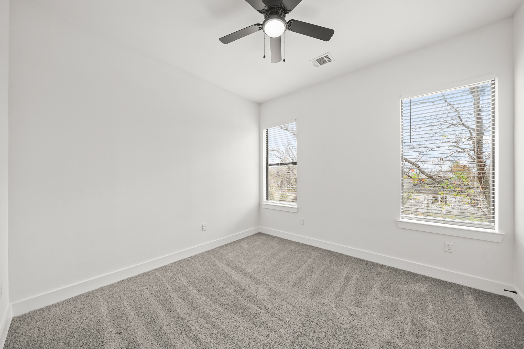 3419 Tuam Street Houston, TX 77004 - Photo 15 of 28 an empty room with windows and fan
