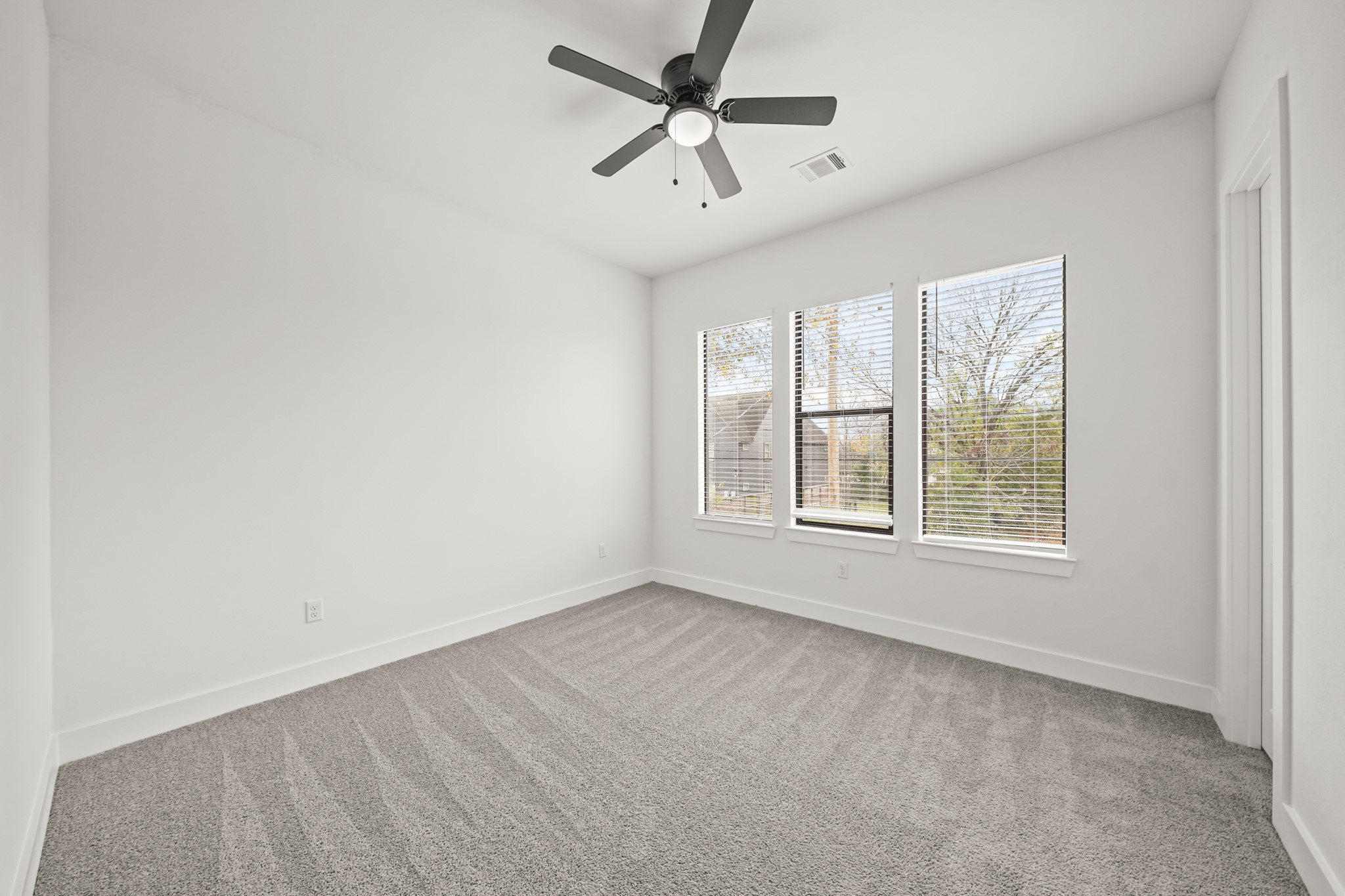 3419 Tuam Street Houston, TX 77004 - Photo 17 of 28 an empty room with windows and fan