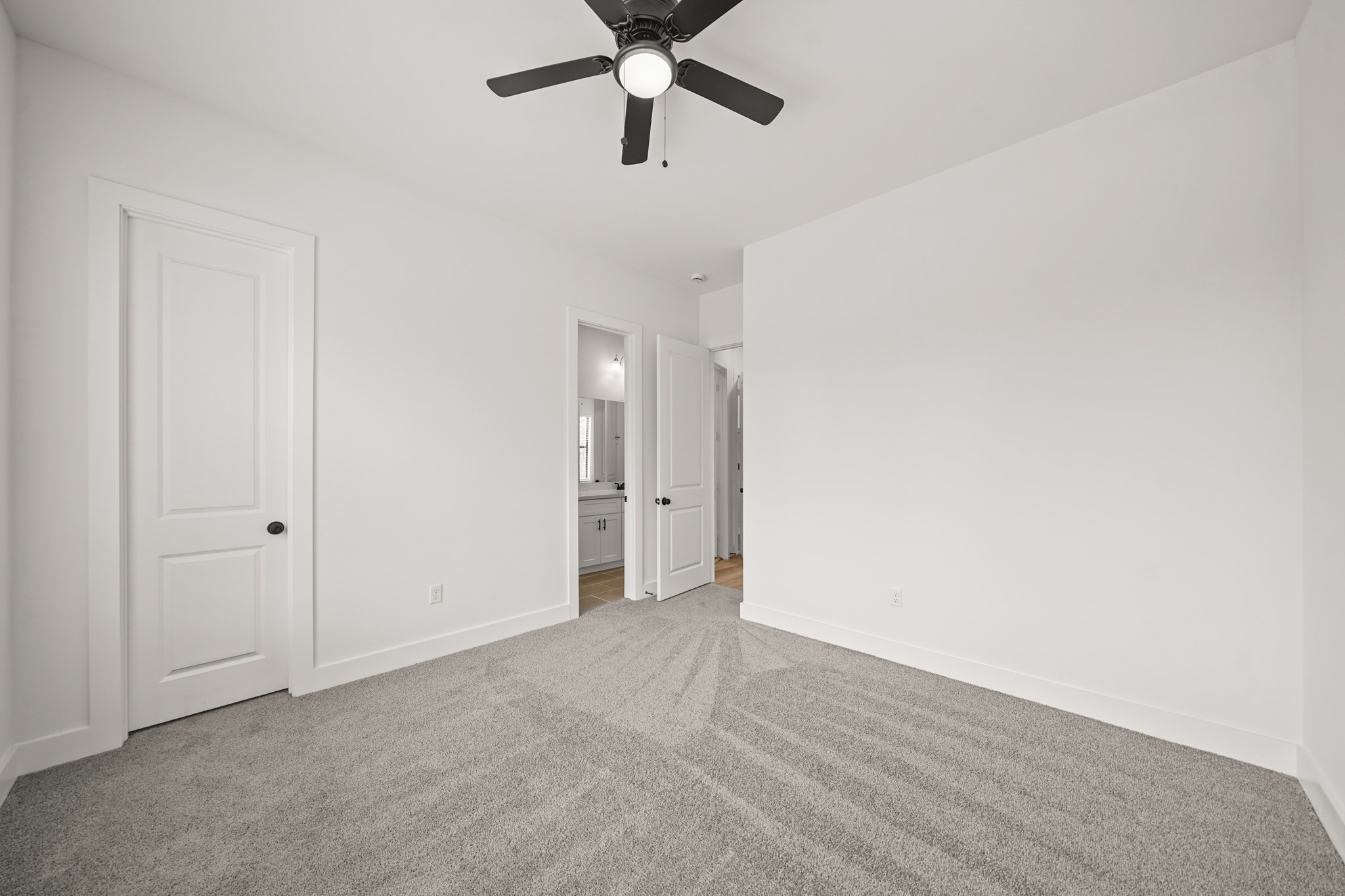 3419 Tuam Street Houston, TX 77004 - Photo 18 of 28 a view of an empty room and chandelier fan
