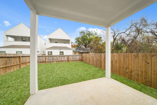 a view of a house with backyard and a garden