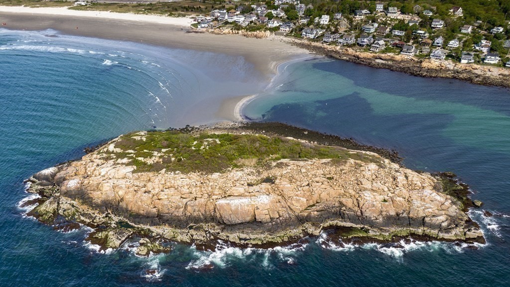 45 Cliff Road, Unit 45A Gloucester, MA 01930 - Photo 21 of 23 a view of a wooden fence