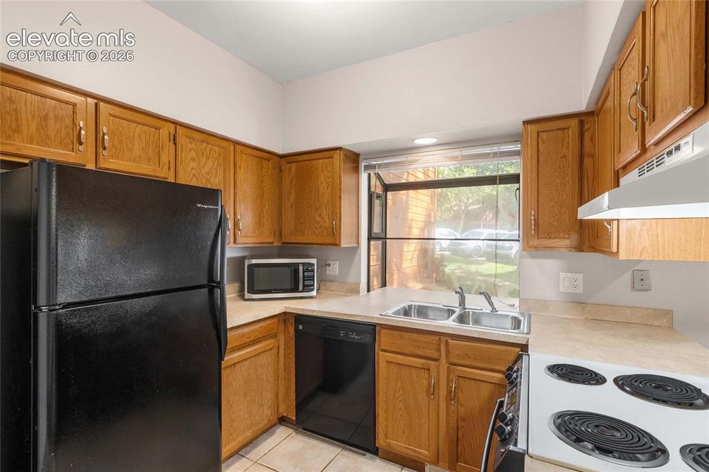 4739 Daybreak Circle Colorado Springs, CO 80917 - Photo 3 of 32