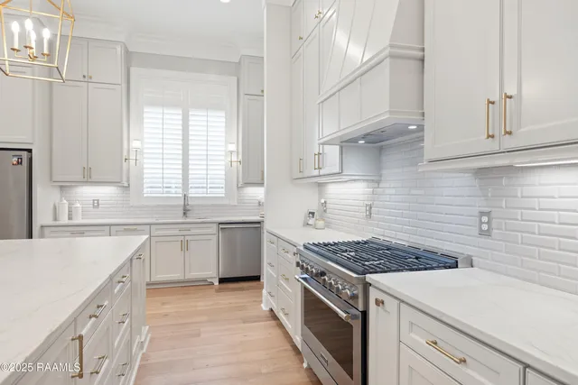 $875,000 | 211 Crossbill Drive, Lafayette, LA 70508