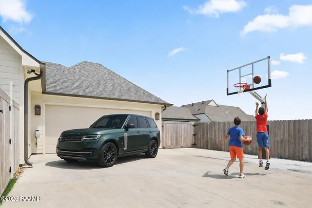 $875,000 | 211 Crossbill Drive, Lafayette, LA 70508