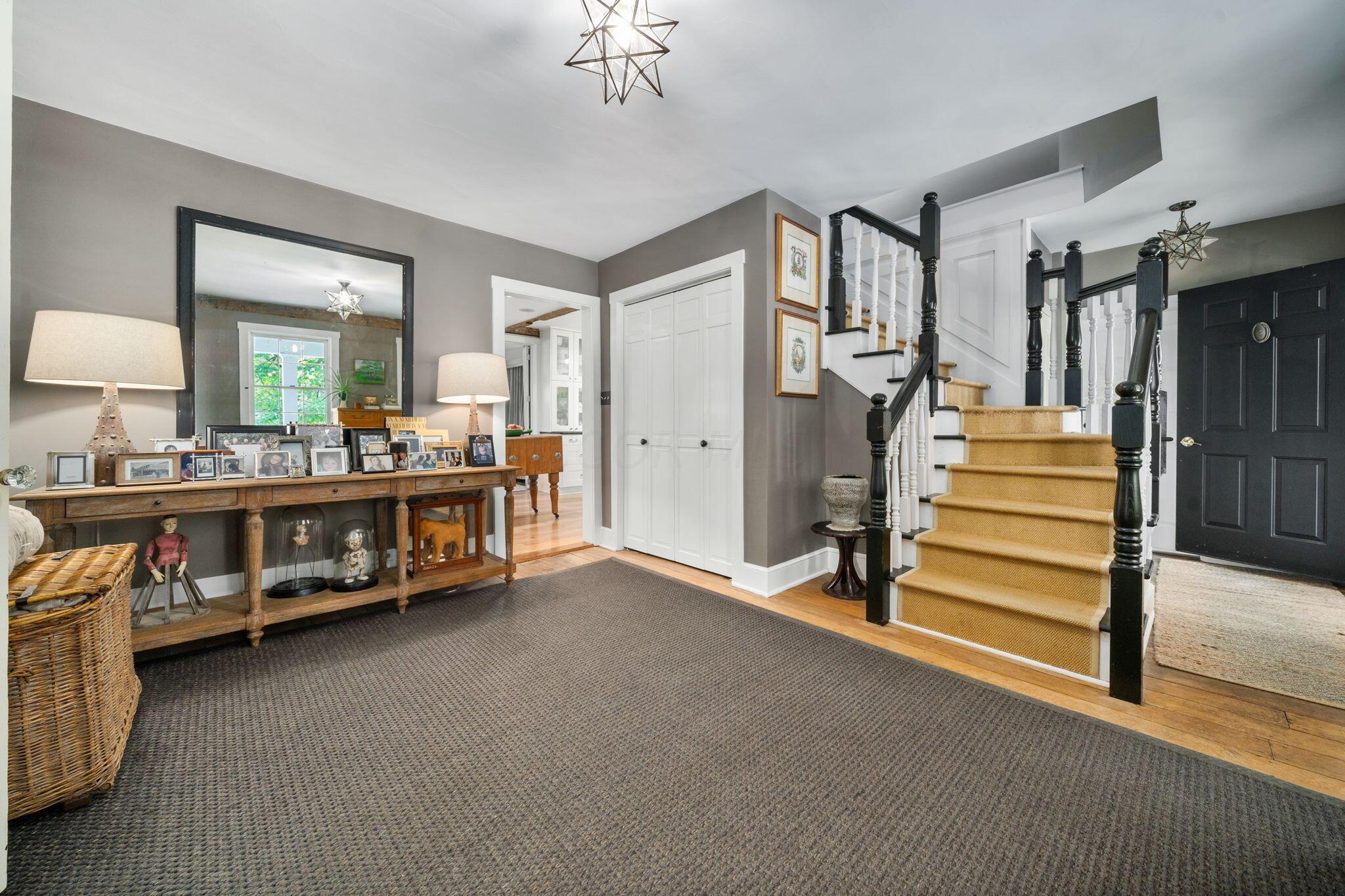 4356 Hawk Road Mechanicsburg, OH 43044 - Photo 14 of 115 Welcoming entryway