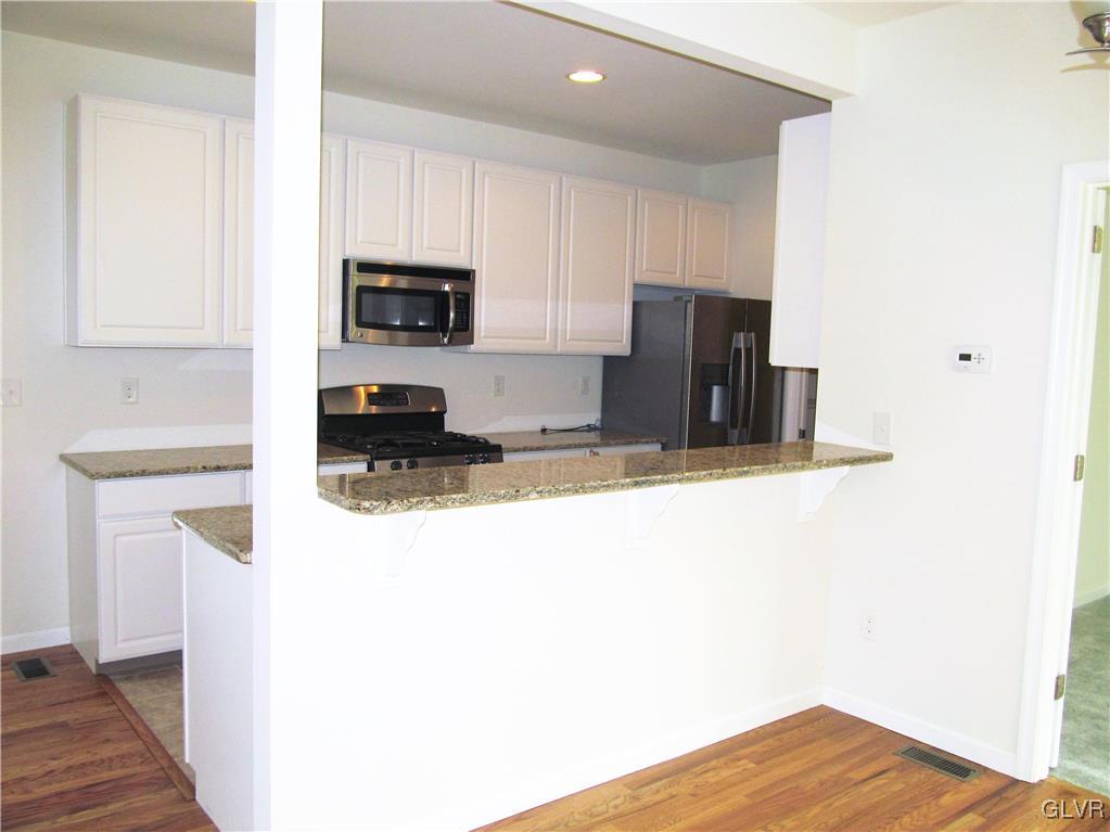 428 Racite Road Alburtis, PA 18011 - Photo 7 of 23 Convenient breakfast bar.