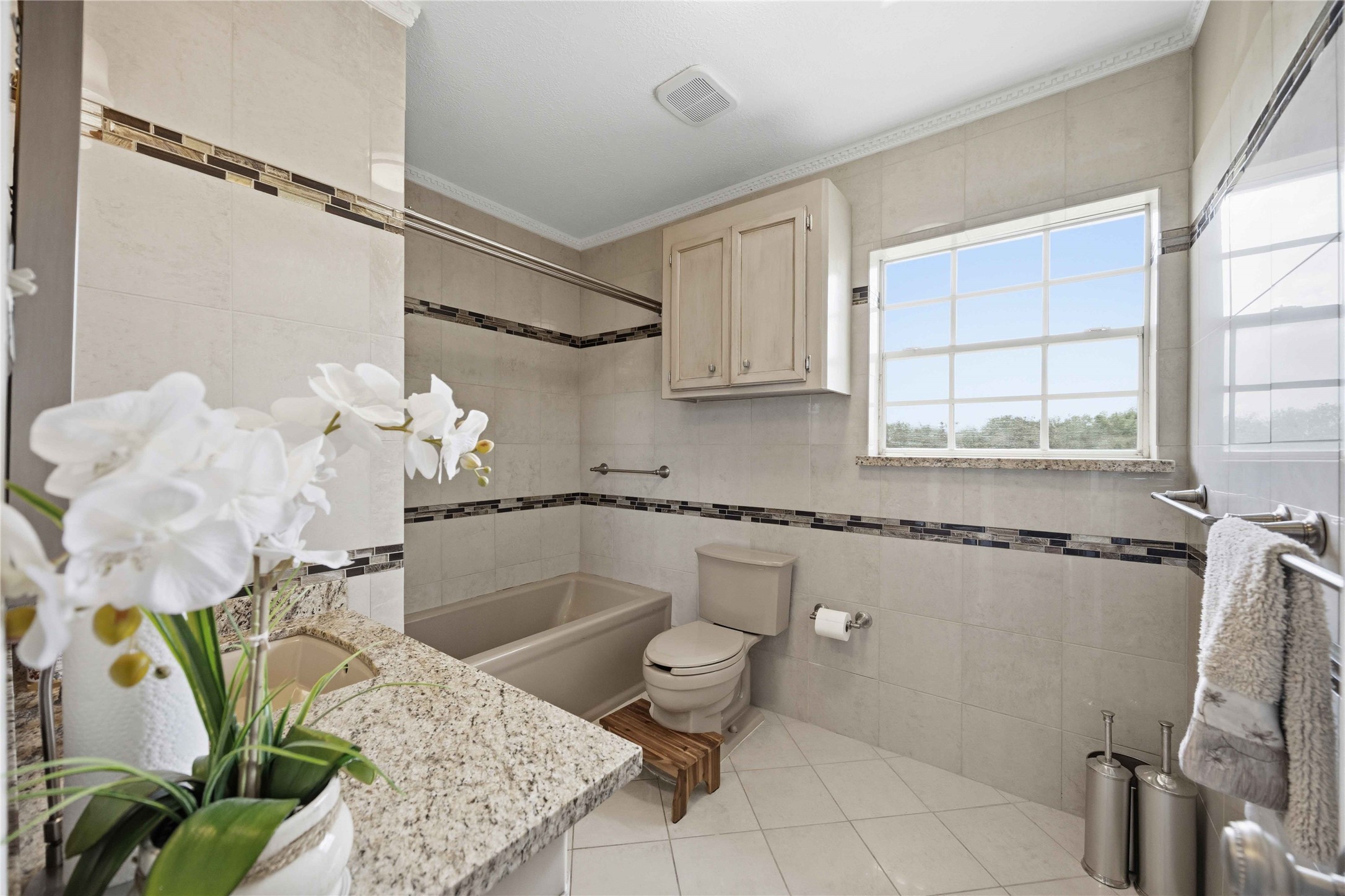 12075 Farm To Market 359 Hempstead, TX 77445 - Photo 32 of 46 a bathroom with a sink mirror and a bathtub