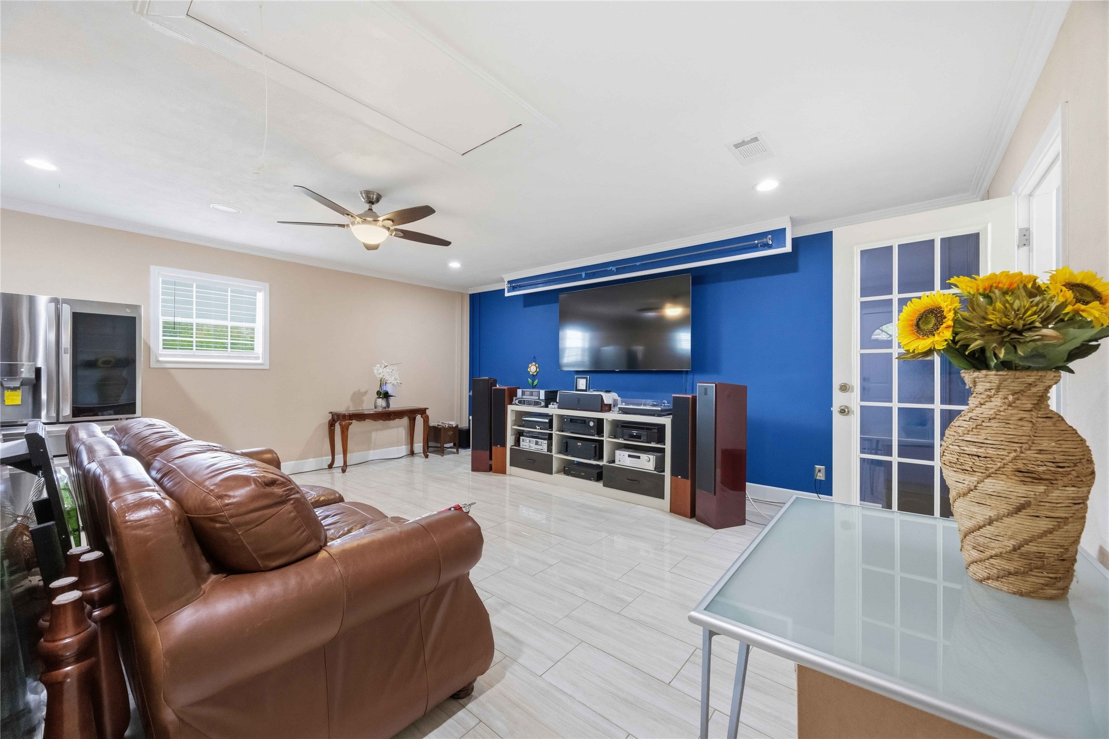 12075 Farm To Market 359 Hempstead, TX 77445 - Photo 6 of 46 a living room with furniture and a flat screen tv