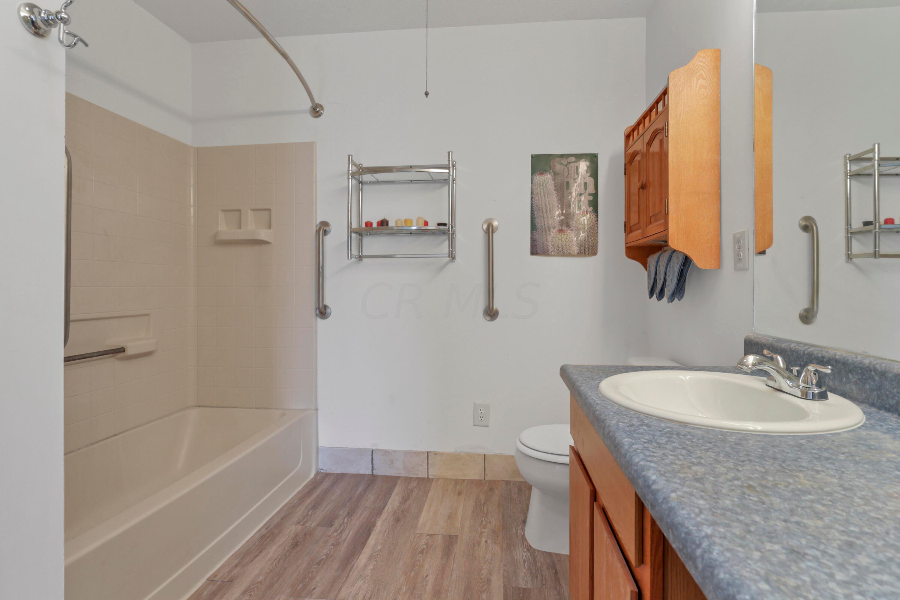 7569 Young Road Orient, OH 43146 - Photo 52 of 74 0N4A5499