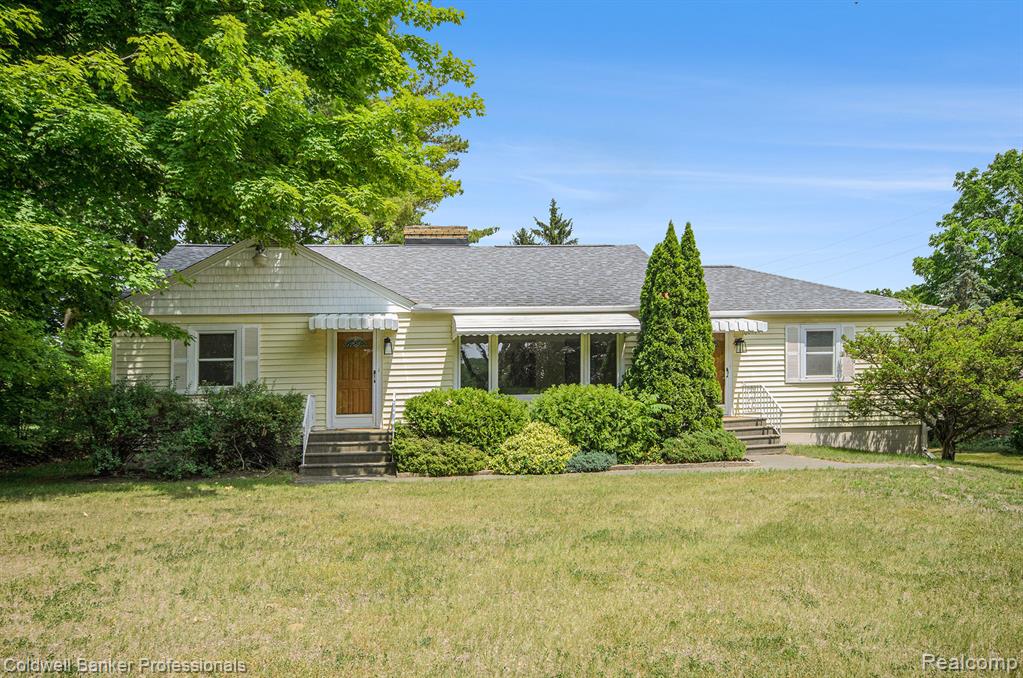 2740 Judah Road Lake Orion, MI 48359 - Photo 3 of 33