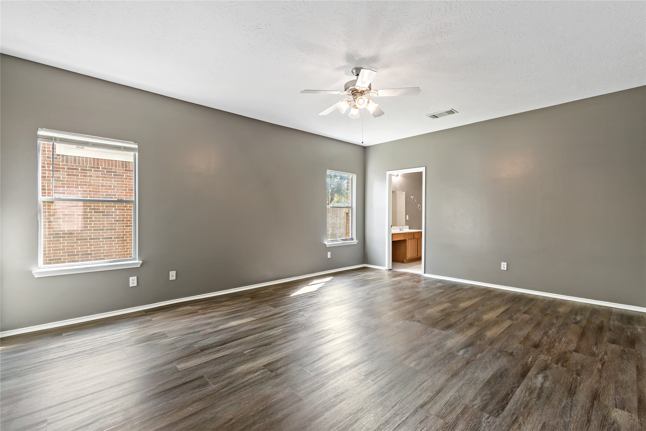 5422 Summer Spring Lane Rosharon, TX 77583 - Photo 15 of 45 Primary Bedroom