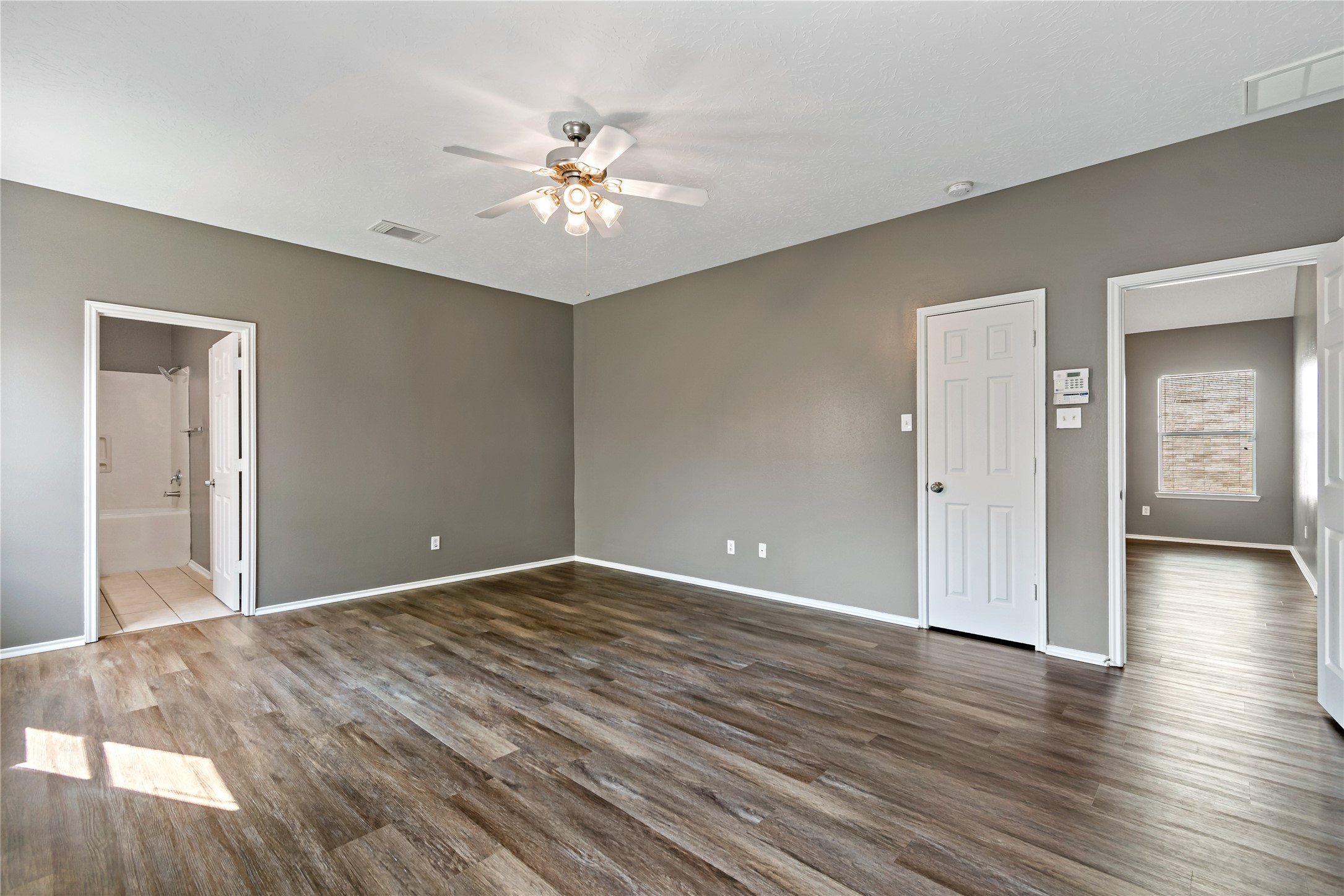 5422 Summer Spring Lane Rosharon, TX 77583 - Photo 16 of 45 Primary Bedroom