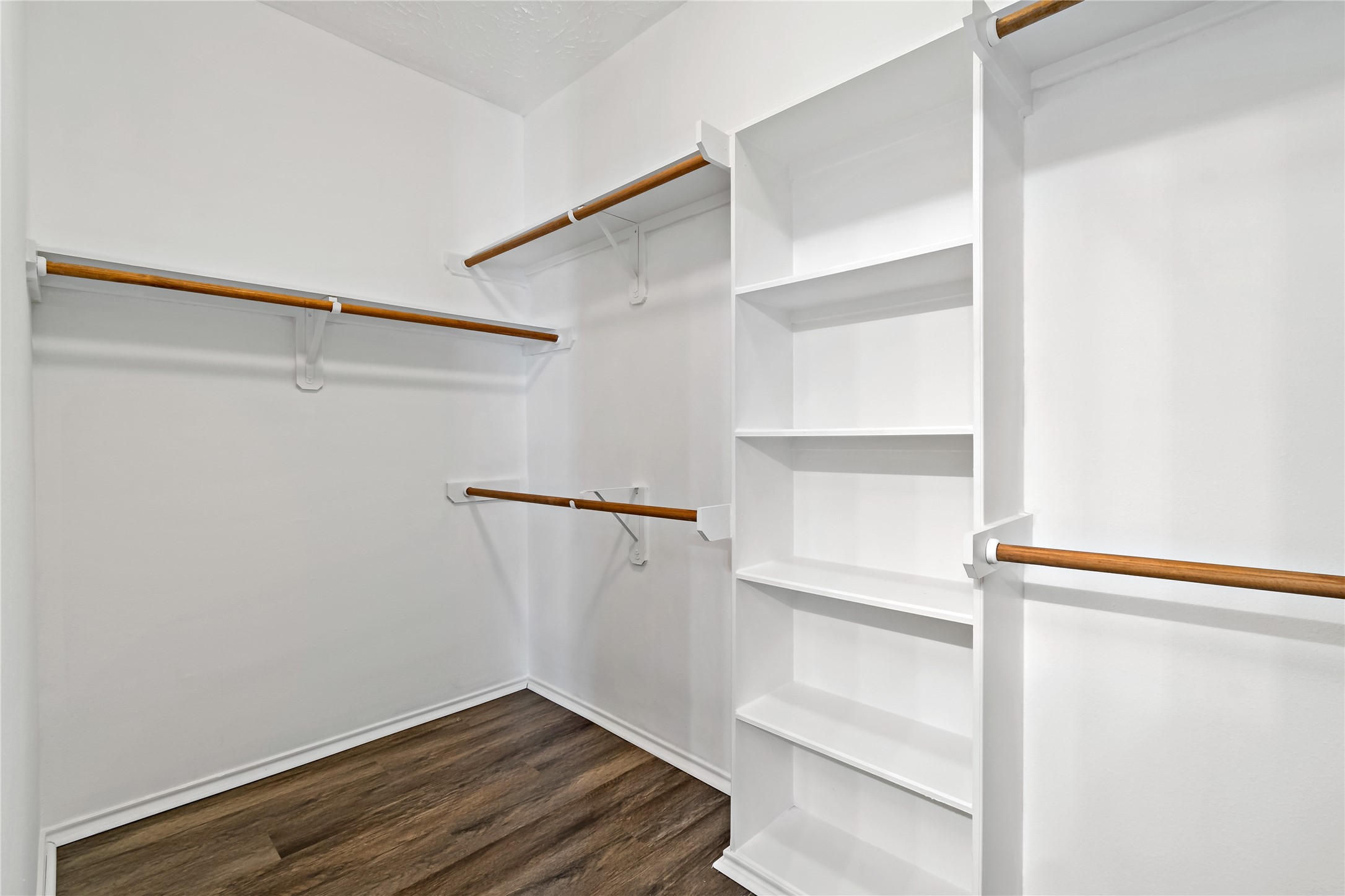 5422 Summer Spring Lane Rosharon, TX 77583 - Photo 18 of 45 Primary Closet