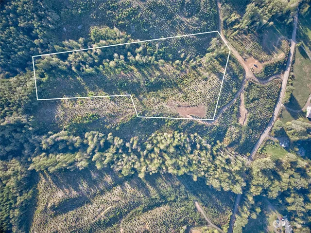 a view of an outdoor space