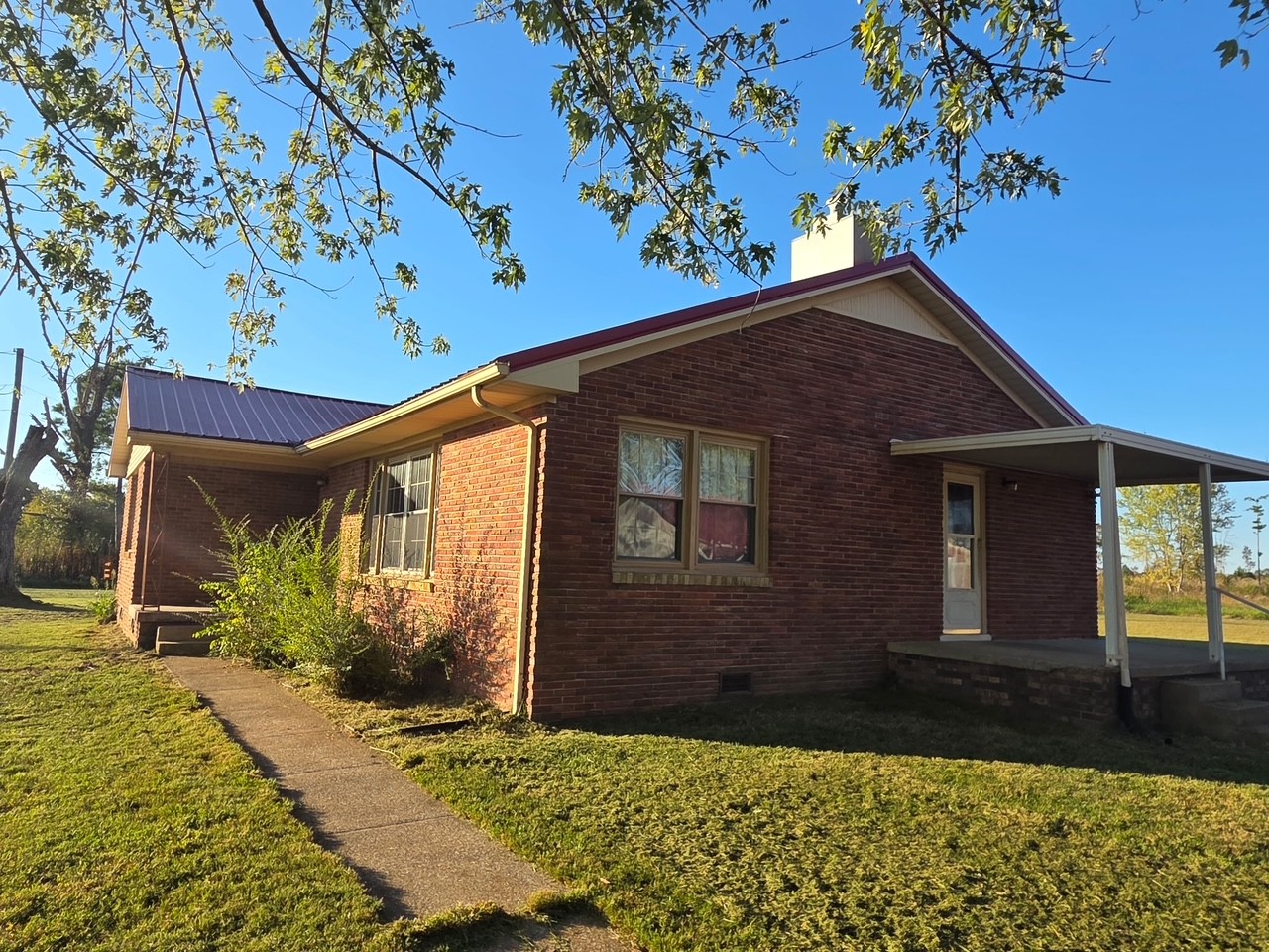 126 Dunn Road Leoma, TN 38468 - Photo 3 of 16 a front view of a house with garden
