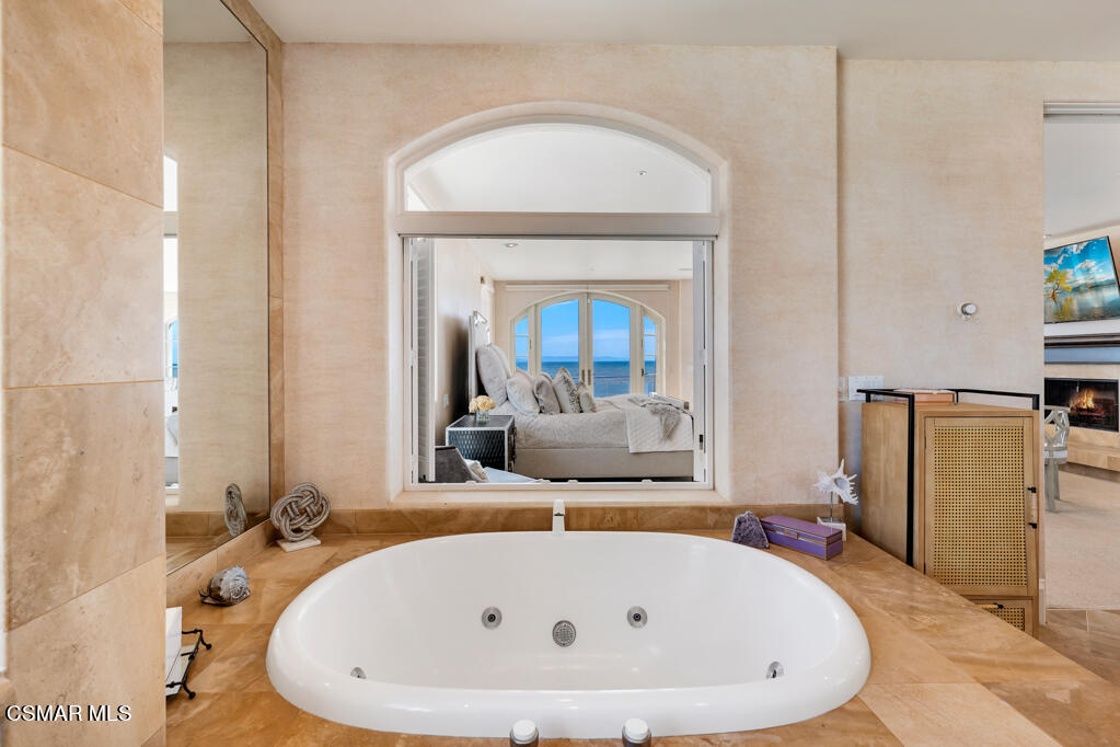 1245 Capri Way Oxnard, CA 93035 - Photo 66 of 94 a bathroom with a sink and a mirror