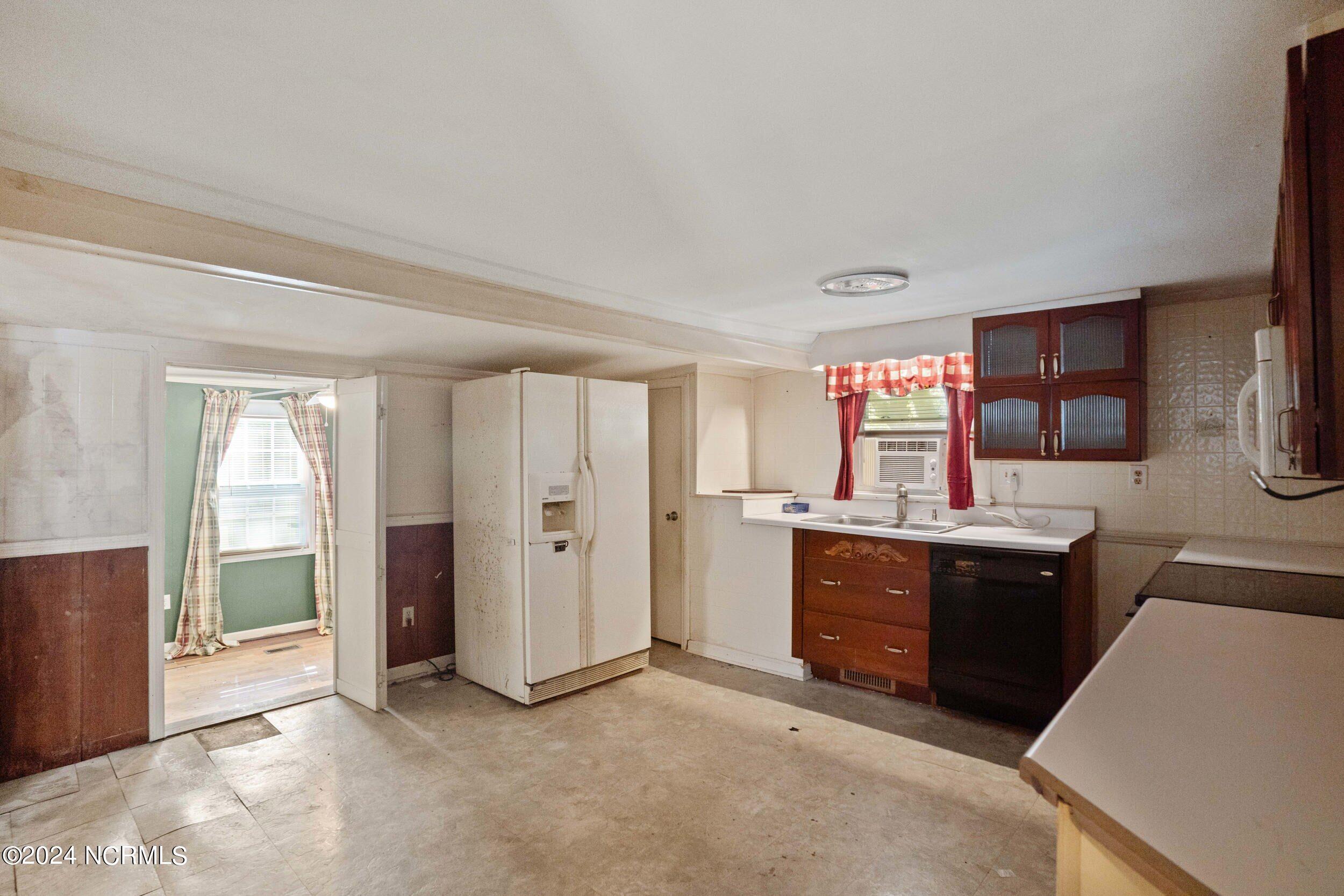 5114 Peden Point Road Wilmington, NC 28409 - Photo 11 of 38 Kitchen