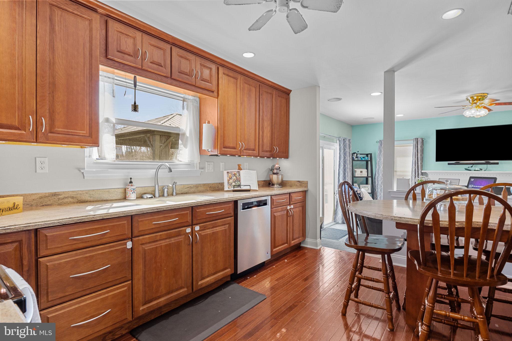 656 Melvin Road Telford, PA 18969 - Photo 3 of 34