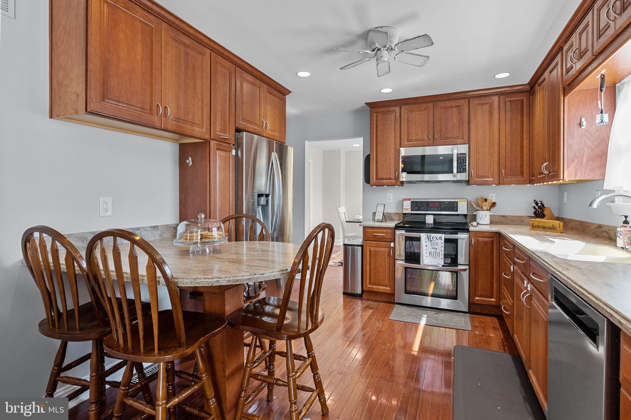 656 Melvin Road Telford, PA 18969 - Photo 4 of 34