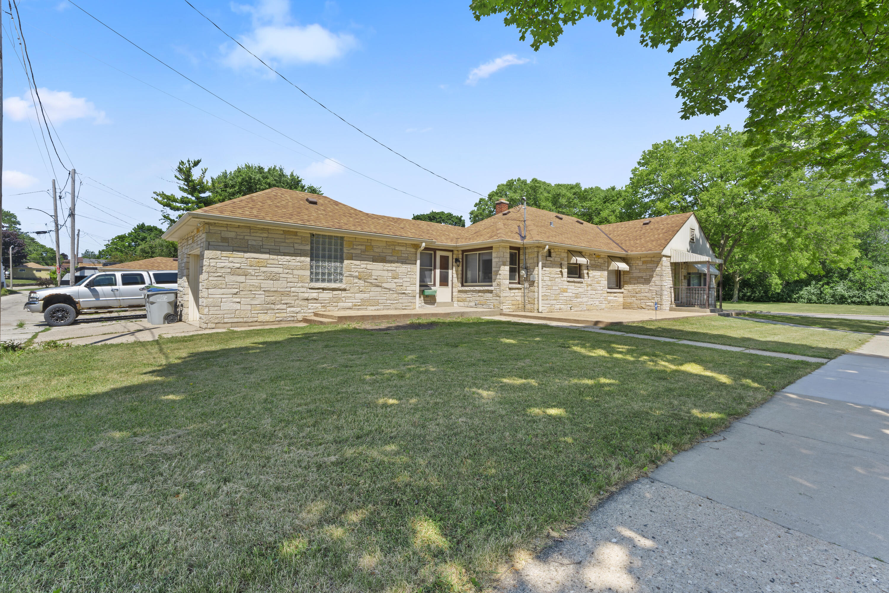 3031 South 33rd Street Milwaukee, WI 53215 - Photo 3 of 30 DSC06928