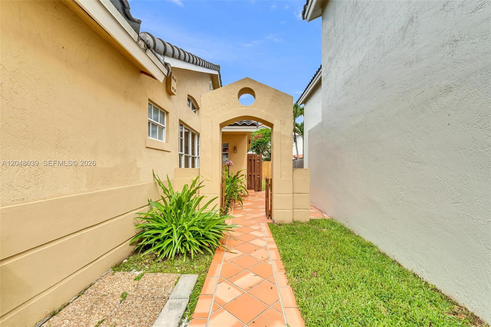 4916 Southwest 154th Avenue Miami, FL 33185 - Photo 4 of 53