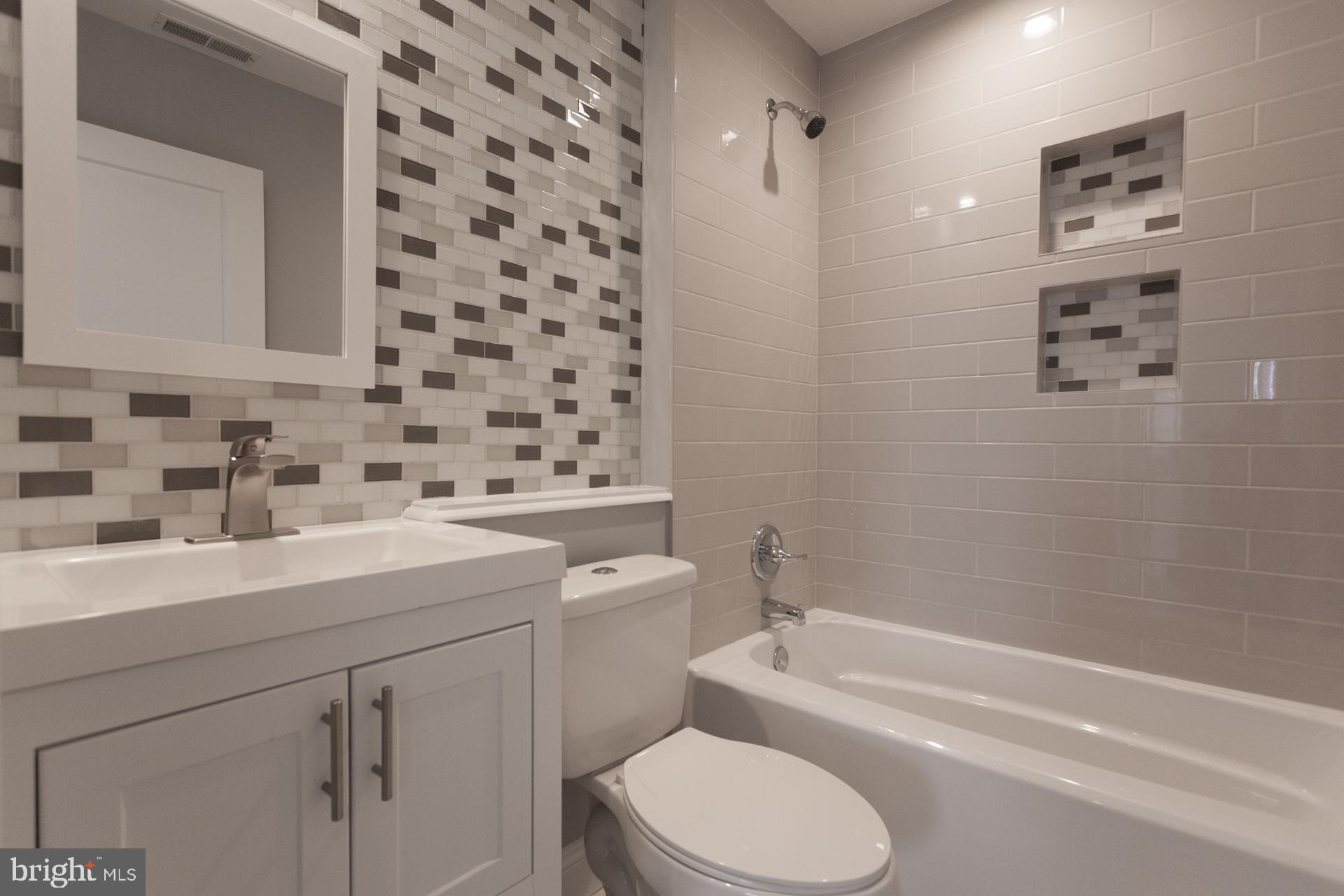 9 Cardinal Road Levittown, PA 19057 - Photo 20 of 29 Main Floor Full Bath