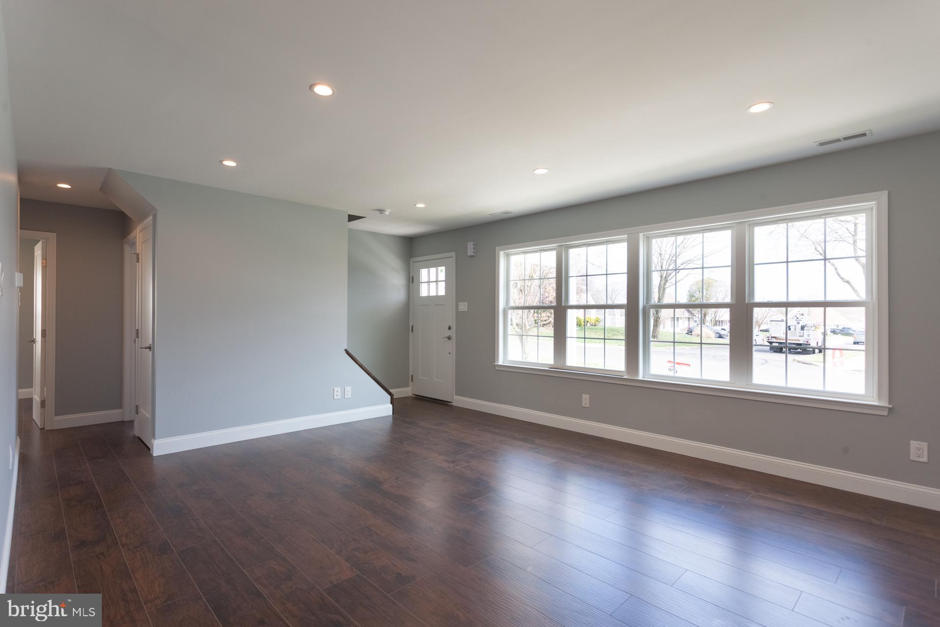 9 Cardinal Road Levittown, PA 19057 - Photo 3 of 29 Gallery Image 3