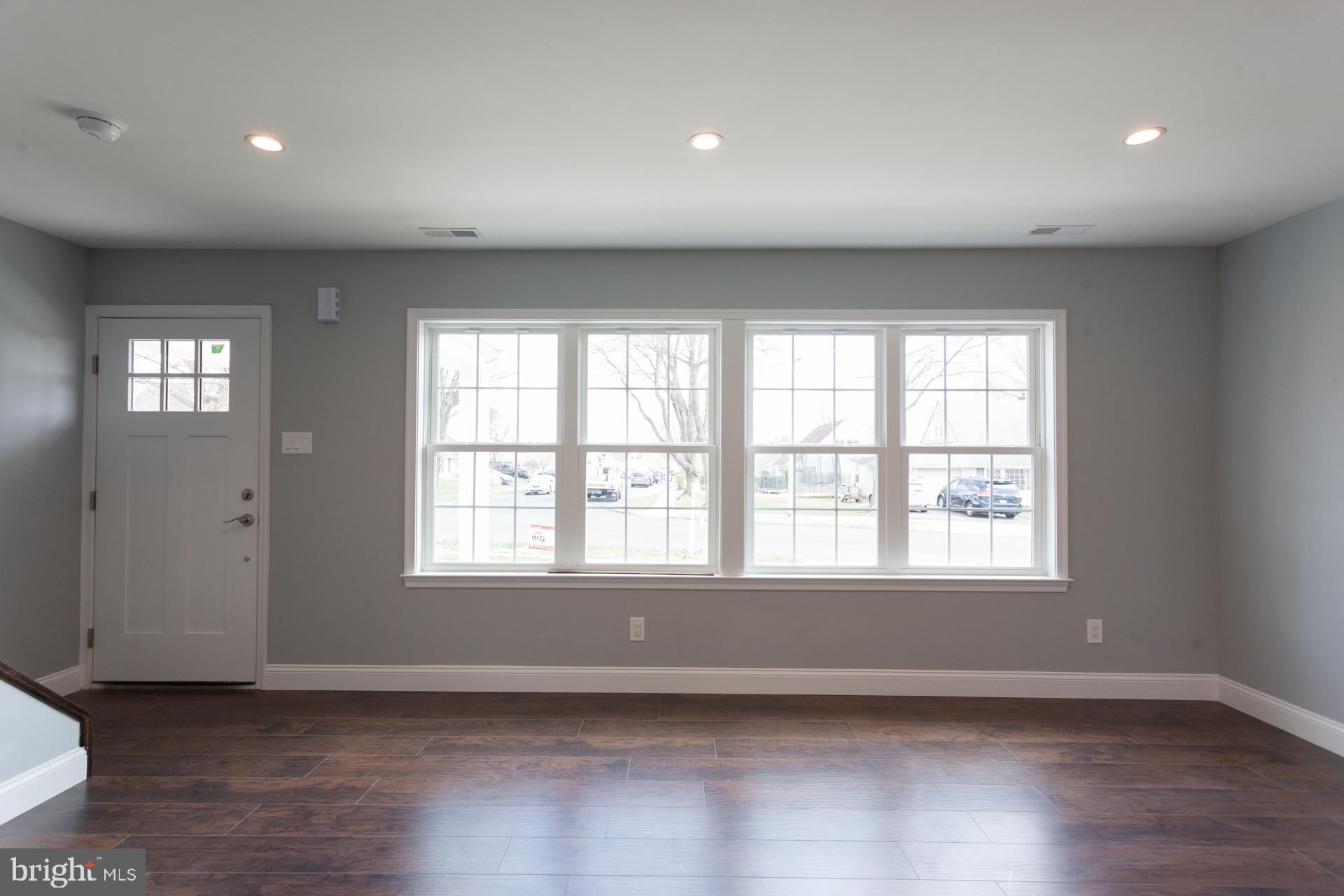9 Cardinal Road Levittown, PA 19057 - Photo 4 of 29 Enter to beautiful living room