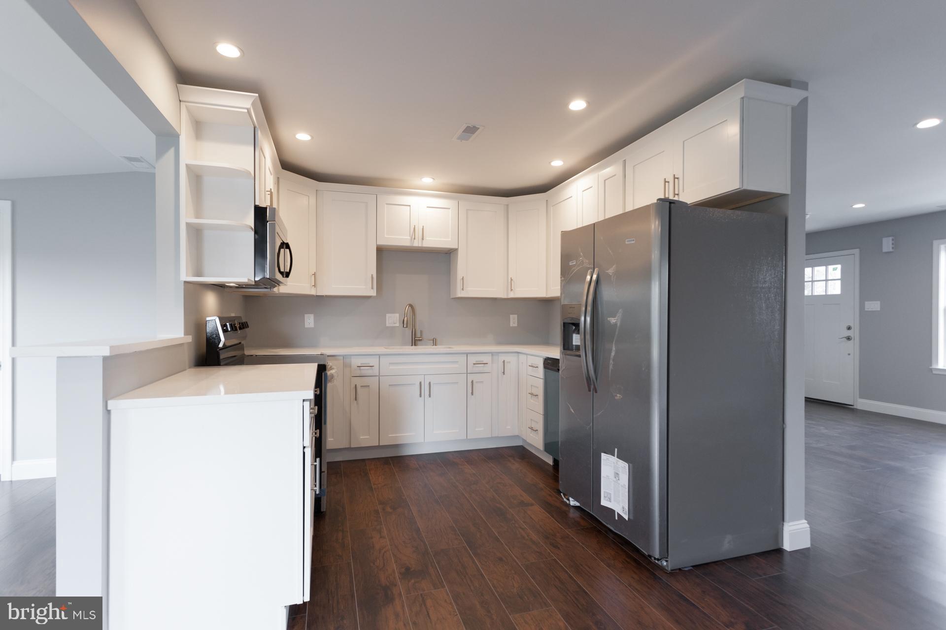 9 Cardinal Road Levittown, PA 19057 - Photo 9 of 29 Bright white cabinets in Kitchen