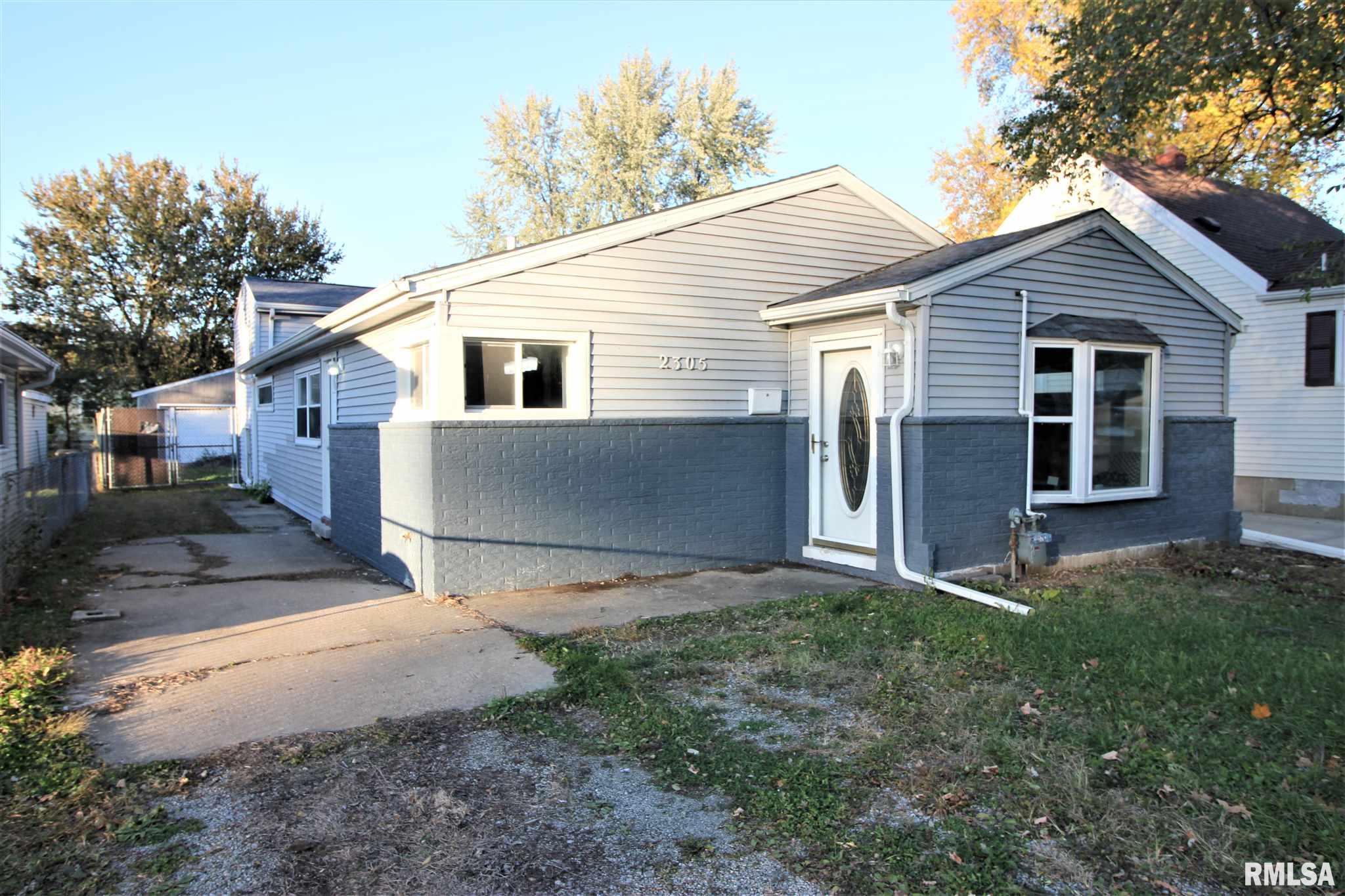 2305 East Keys Avenue Springfield, IL 62702 - Photo 1 of 22