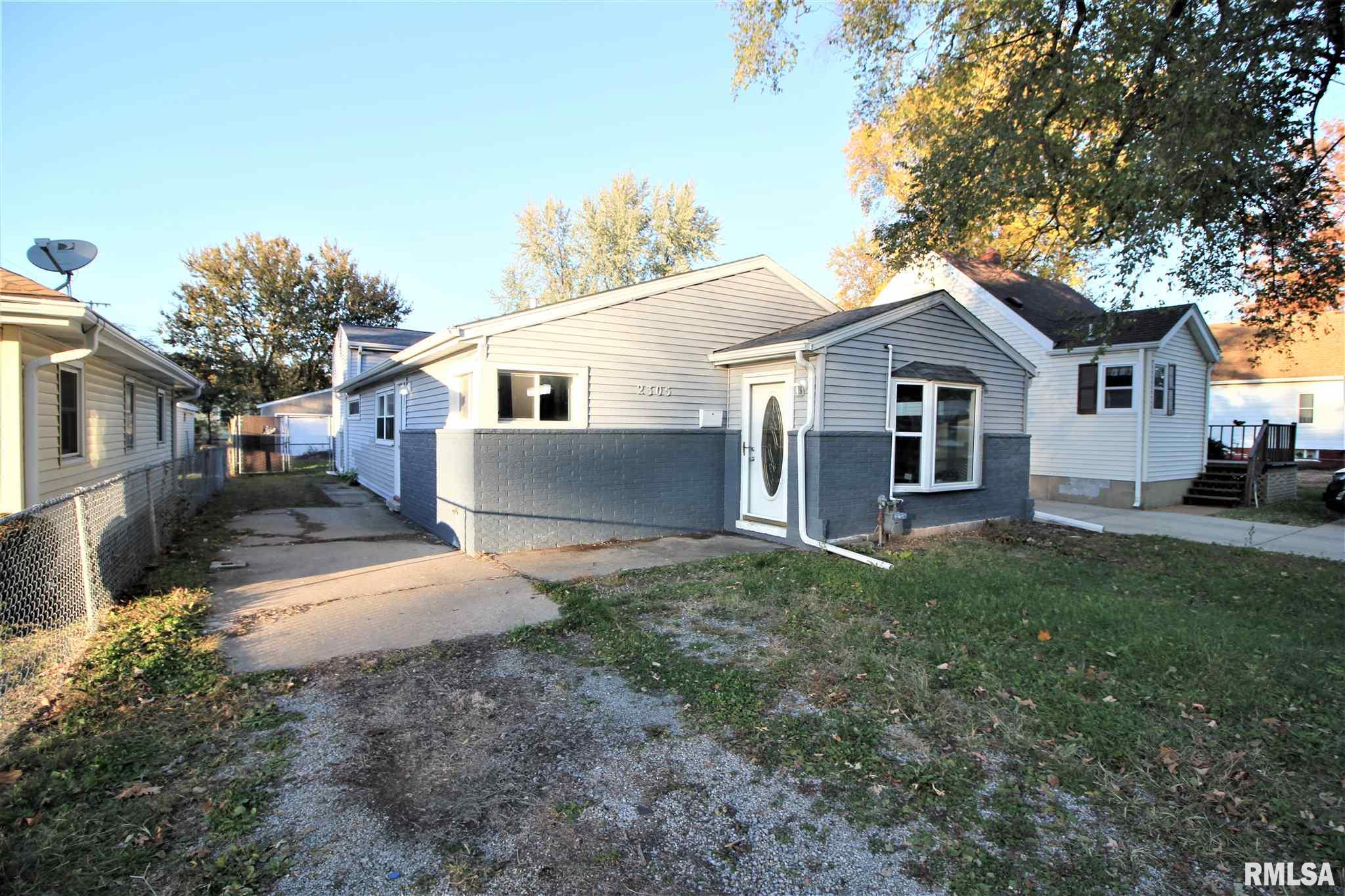 2305 East Keys Avenue Springfield, IL 62702 - Photo 2 of 22