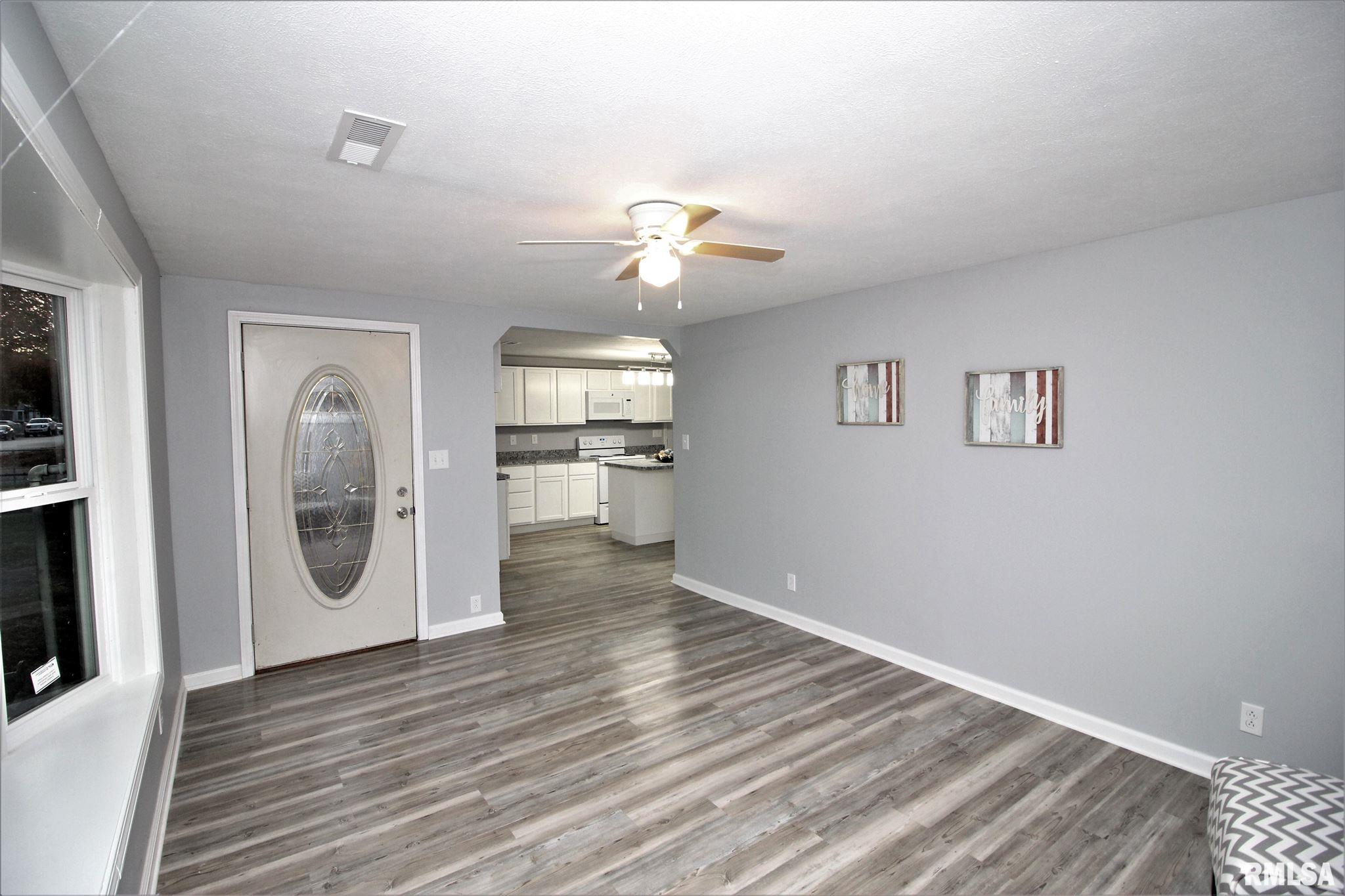 2305 East Keys Avenue Springfield, IL 62702 - Photo 3 of 22