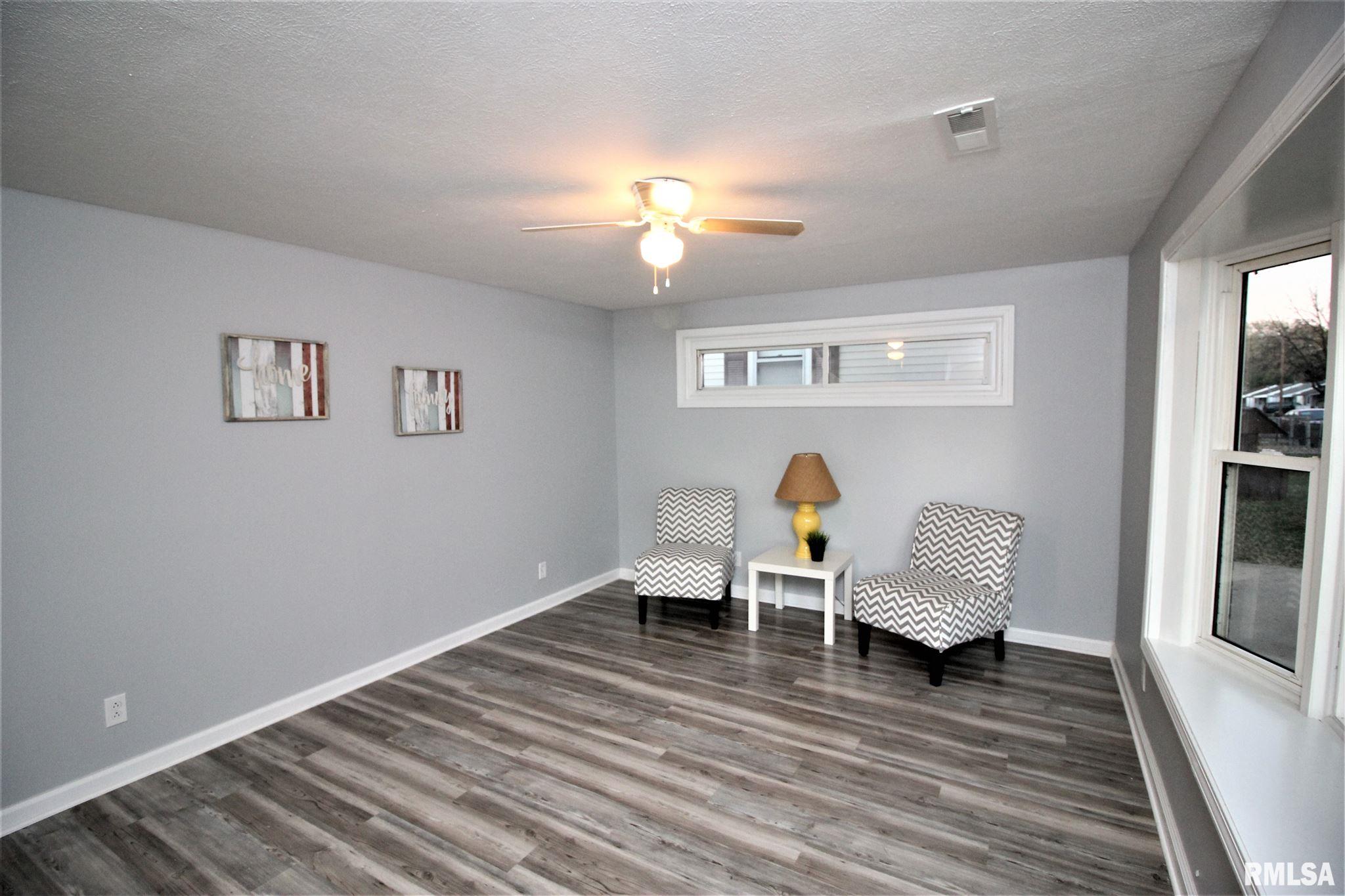 2305 East Keys Avenue Springfield, IL 62702 - Photo 4 of 22