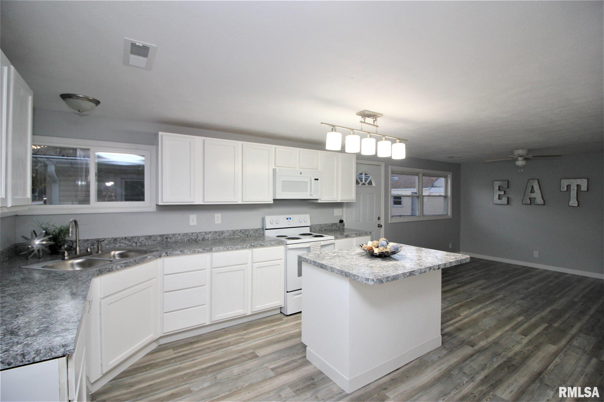 2305 East Keys Avenue Springfield, IL 62702 - Photo 5 of 22