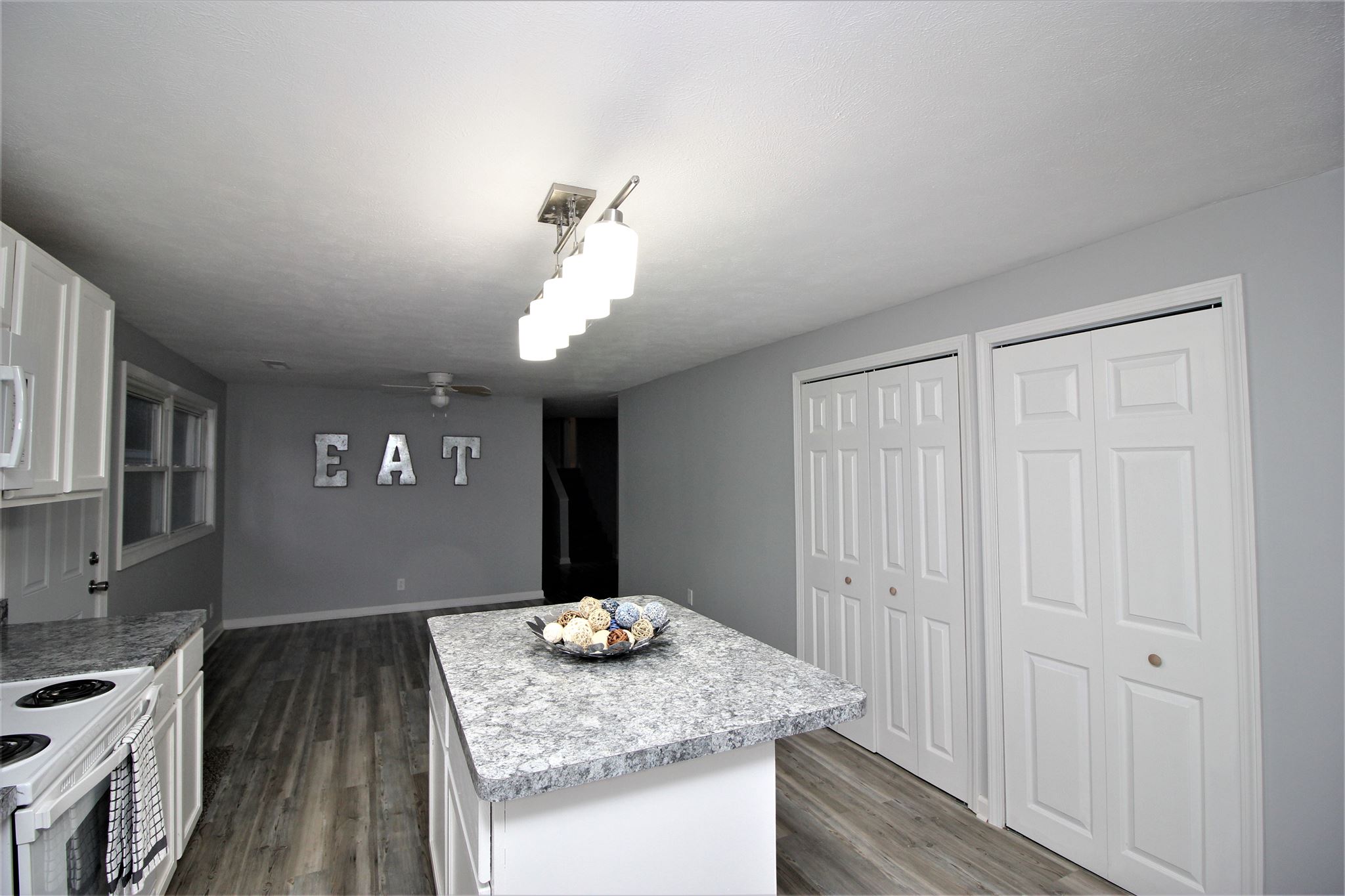 2305 East Keys Avenue Springfield, IL 62702 - Photo 6 of 22