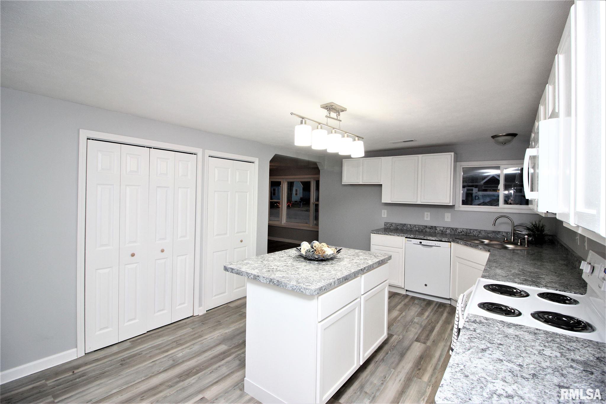 2305 East Keys Avenue Springfield, IL 62702 - Photo 7 of 22