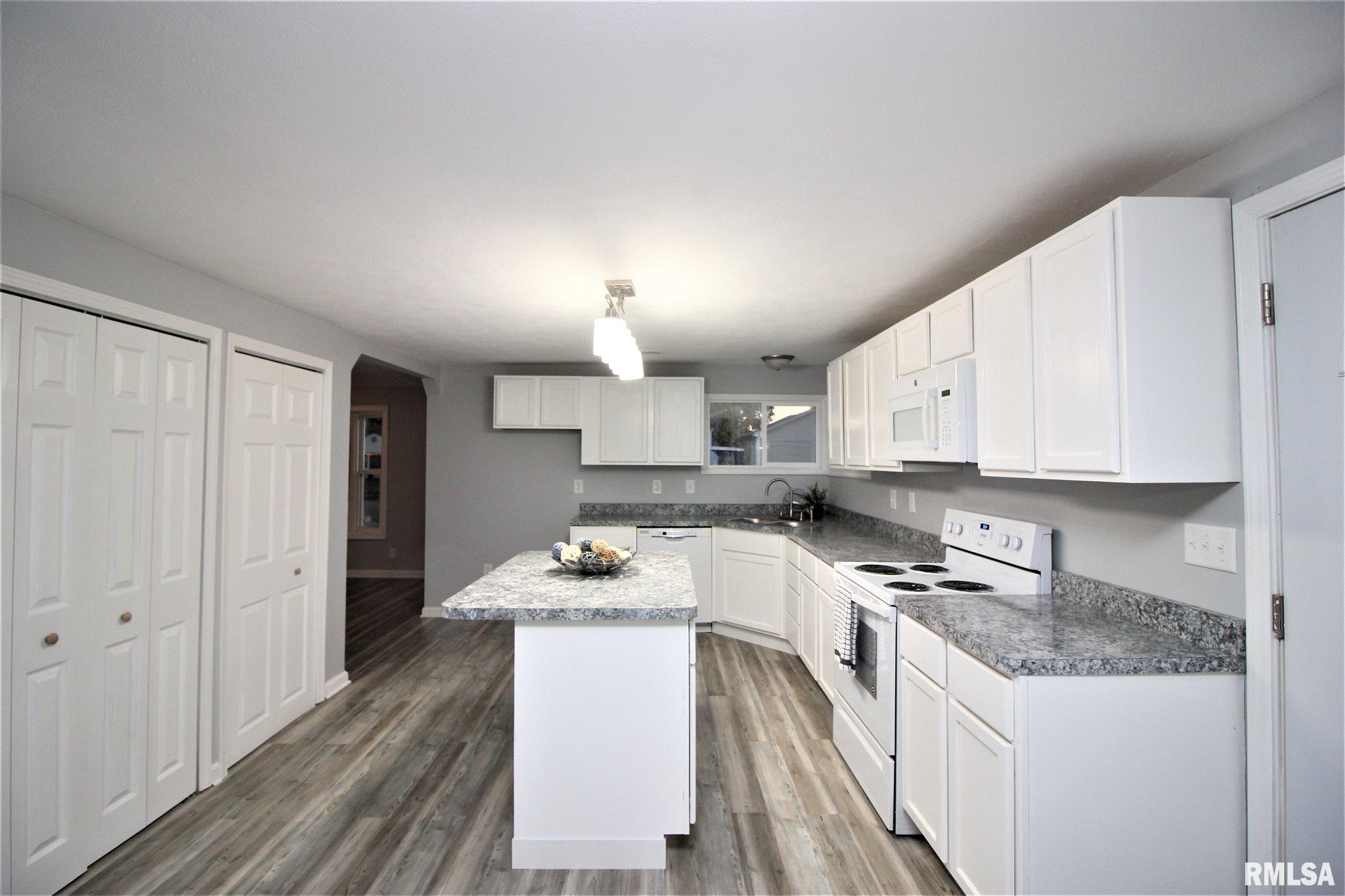 2305 East Keys Avenue Springfield, IL 62702 - Photo 10 of 22
