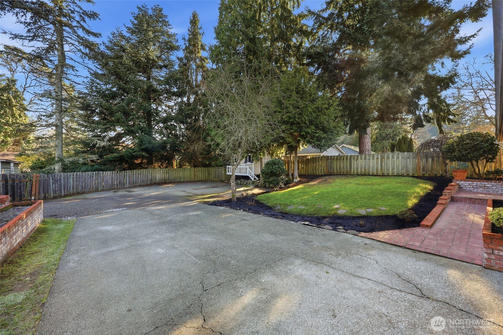 15931 22nd Avenue Southwest Burien, WA 98166 - Photo 5 of 40