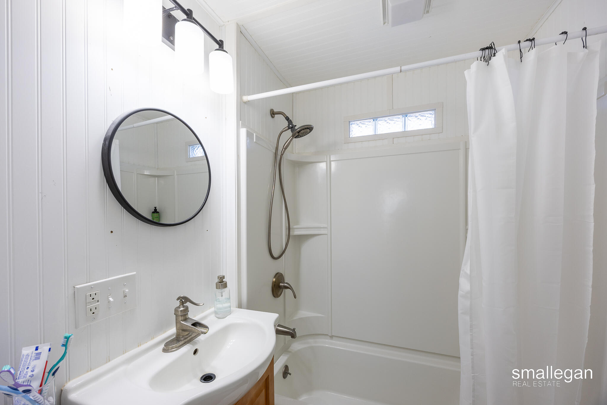 2040 Lawnel Avenue Muskegon, MI 49441 - Photo 12 of 46 9