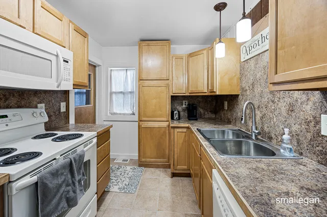 $195,000 | 2040 Lawnel Avenue, Muskegon, MI 49441