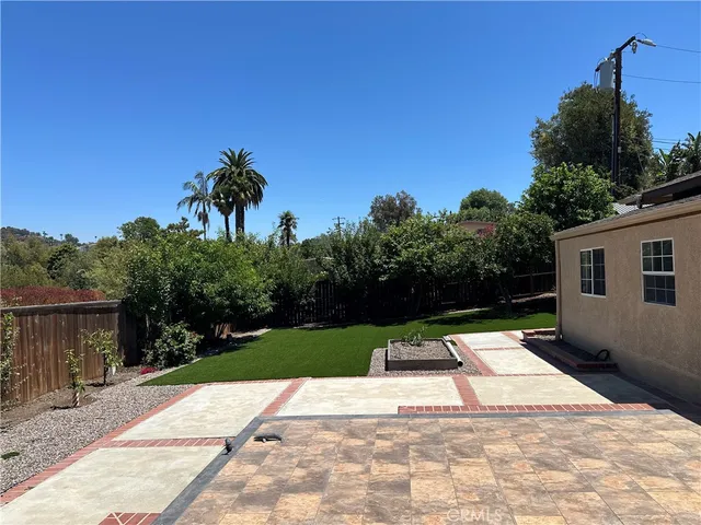 a view of a backyard with green space