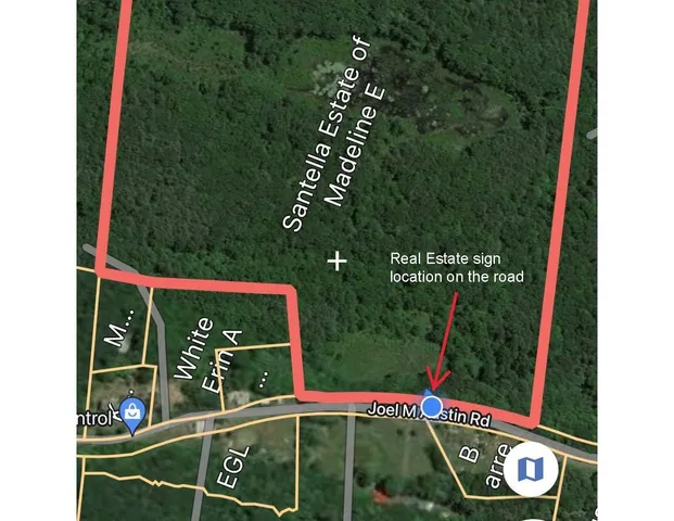 a view of an outdoor space