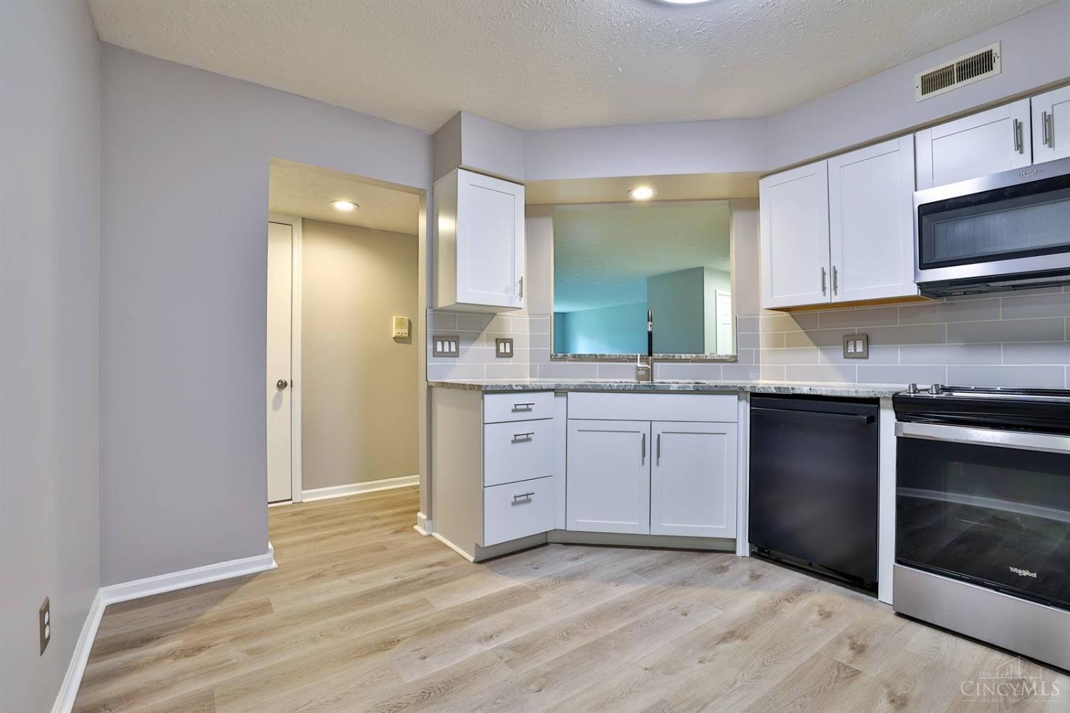 5201 Fox Ridge, Unit 297 Cincinnati, OH 45248 - Photo 9 of 29 Gallery Image 9