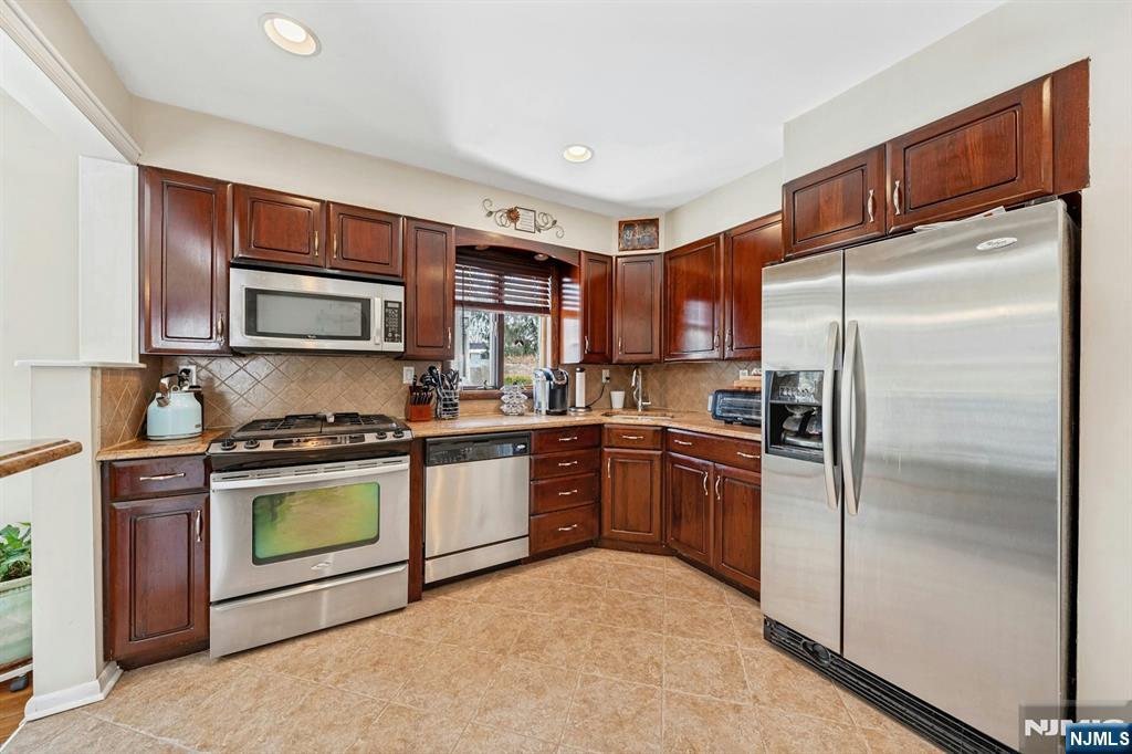 15 Pleasant Street Dumont, NJ 07628 - Photo 8 of 17