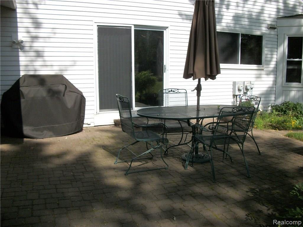 36125 Fredericksburg Road Farmington, MI 48331 - Photo 9 of 63 030.JPG