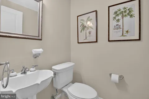 $2,000,000 | 5601 Vernon Place, Bethesda, MD 20817