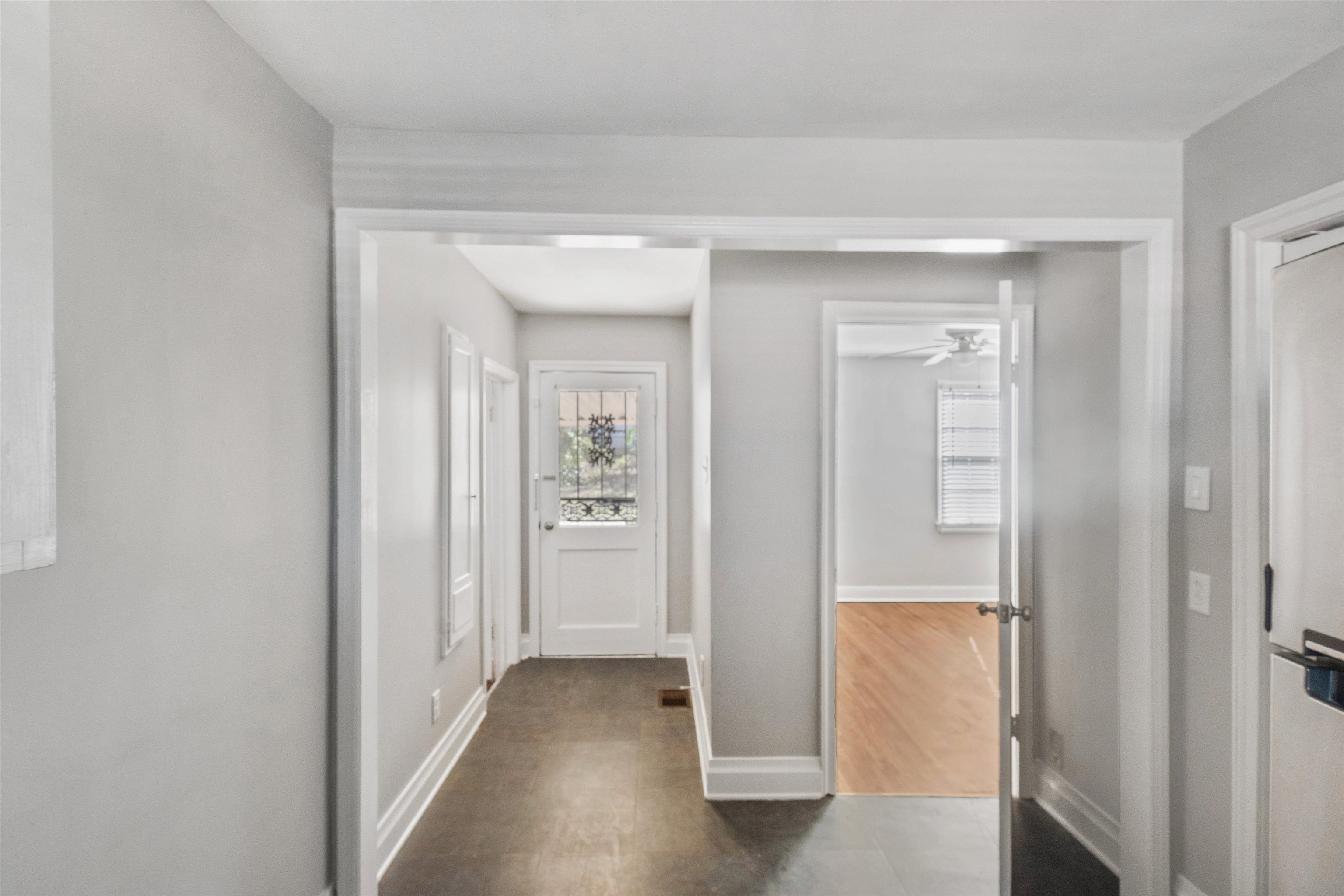 3753 Friar Tuck Road Memphis, TN 38111 - Photo 20 of 23 a view of a hallway with wooden floor