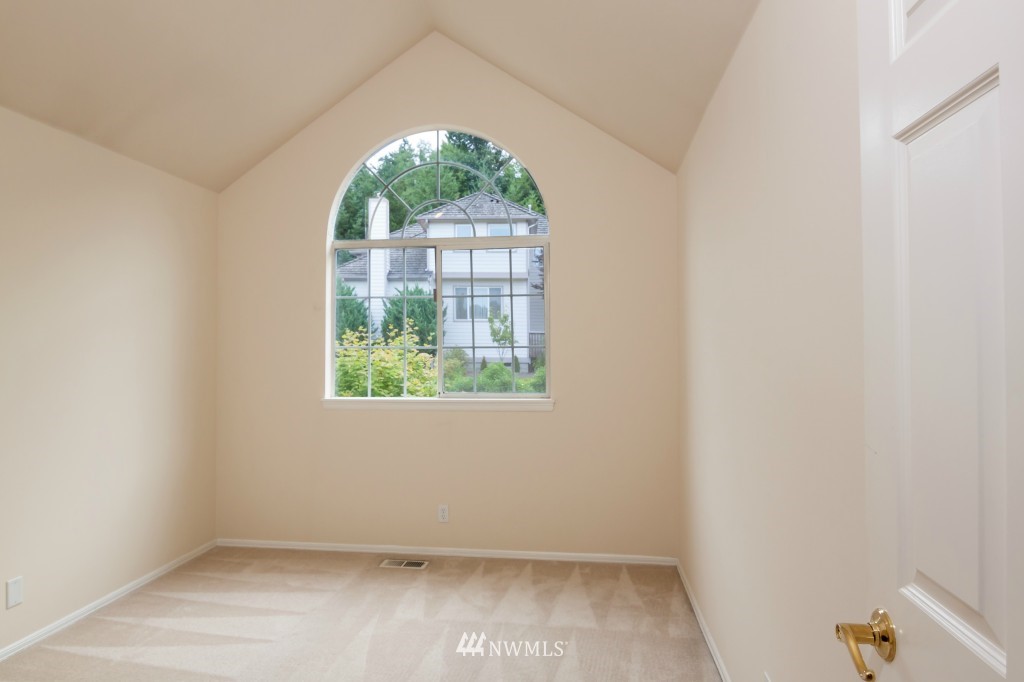 10201 Northeast 151st Street Bothell, WA 98011 - Photo 16 of 23 Gallery Image 16