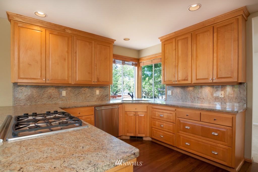 10201 Northeast 151st Street Bothell, WA 98011 - Photo 5 of 23 Gallery Image 5