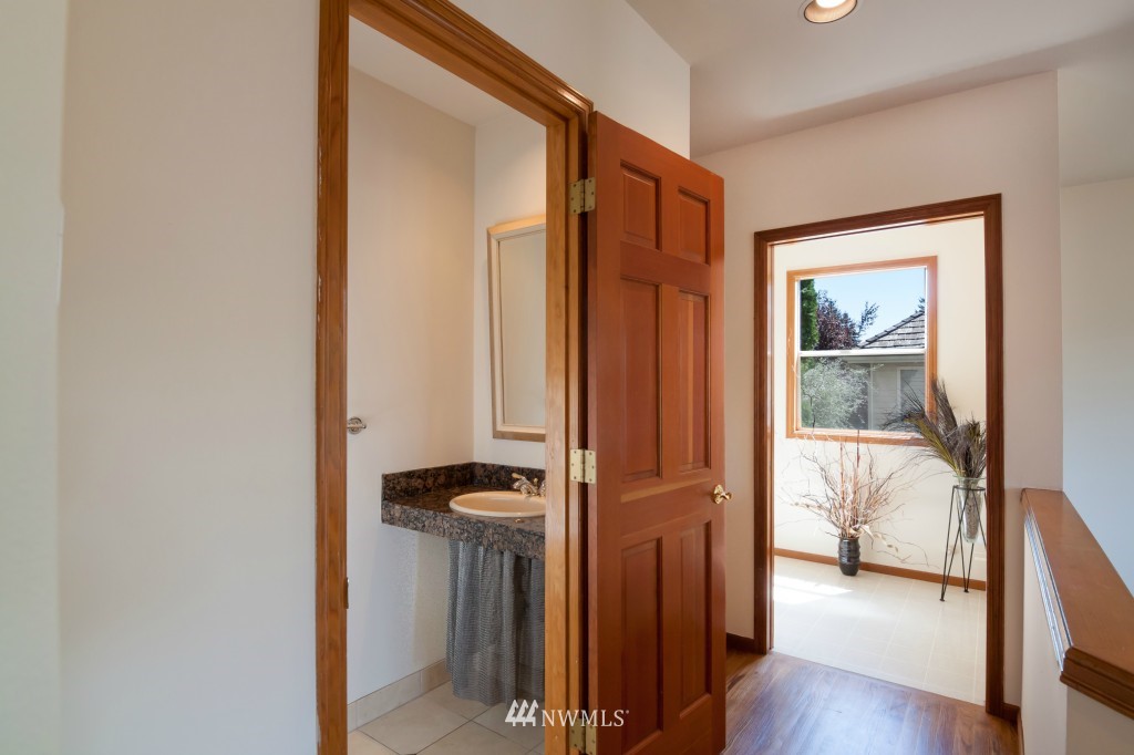 10201 Northeast 151st Street Bothell, WA 98011 - Photo 10 of 23 Gallery Image 10